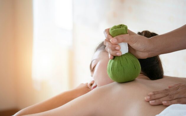 Thai massages with herbal