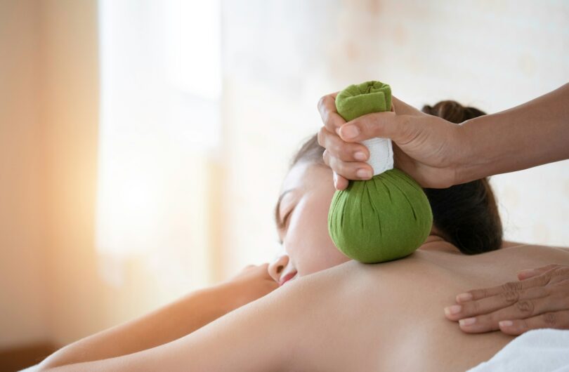 Thai massages with herbal